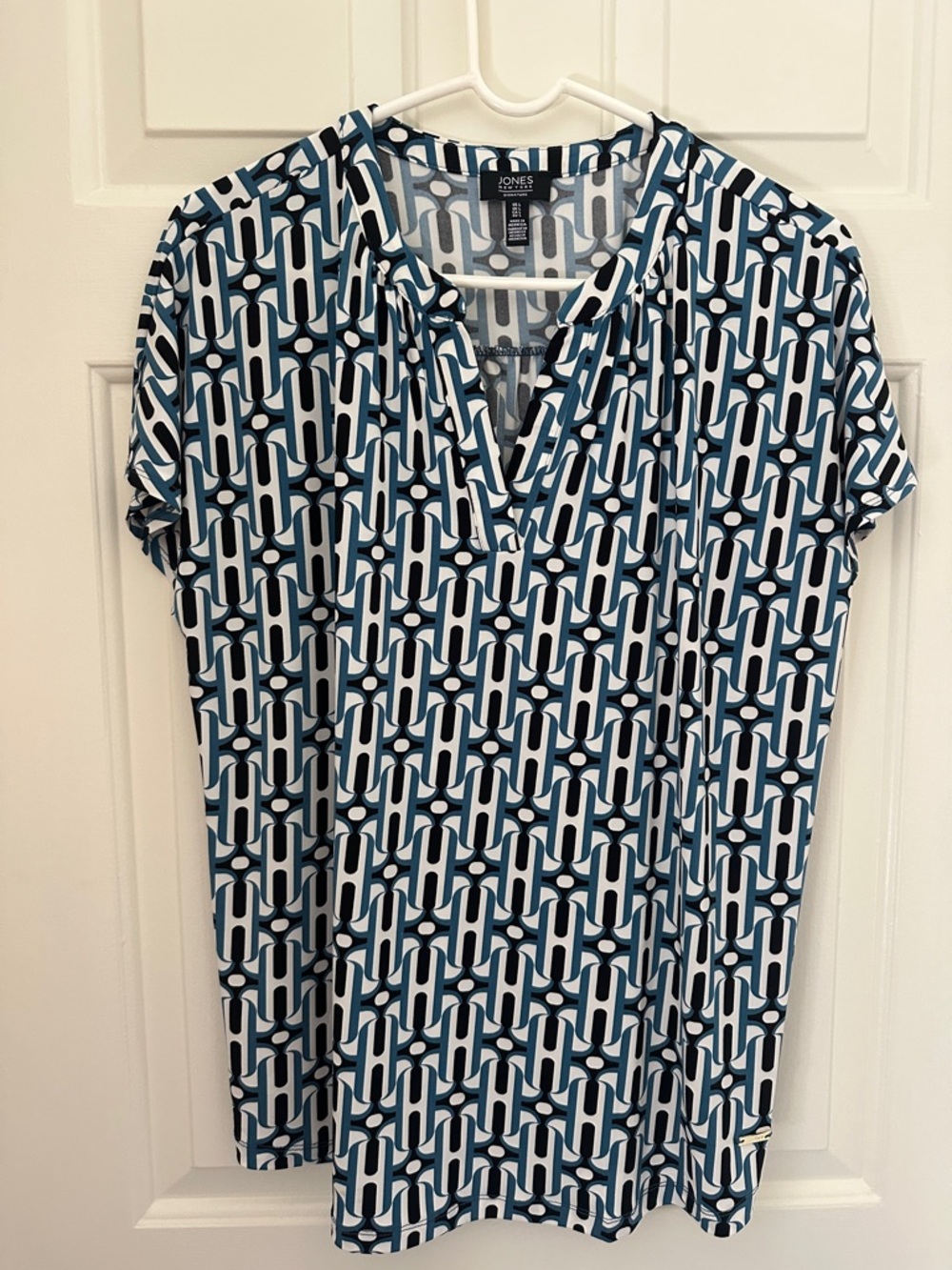 Jones New York Teal, Navy & White Geometric V-Neck Top